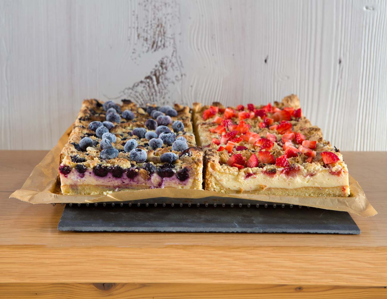 Maria Wurzers Erdbeer-Heidelbeer-Streuselkuchen